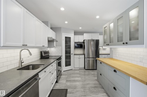 10663 59 Street, Edmonton, AB - Indoor Photo Showing Kitchen With Upgraded Kitchen
