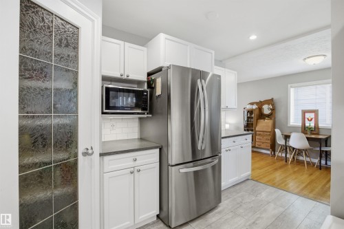 10663 59 Street, Edmonton, AB - Indoor Photo Showing Kitchen
