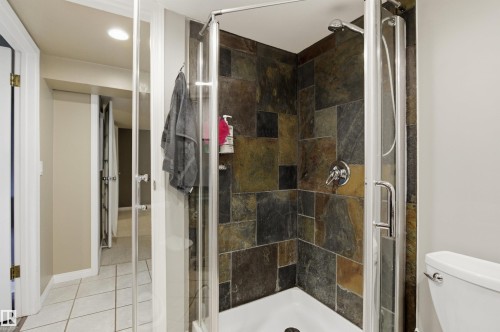 10663 59 Street, Edmonton, AB - Indoor Photo Showing Bathroom