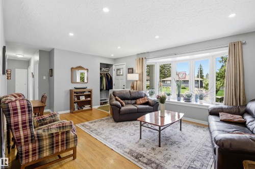 10663 59 Street, Edmonton, AB - Indoor Photo Showing Living Room