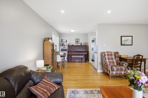 10663 59 Street, Edmonton, AB - Indoor Photo Showing Living Room