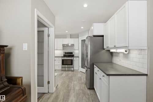10663 59 Street, Edmonton, AB - Indoor Photo Showing Kitchen