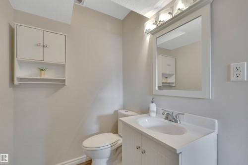 36 Spruce Boulevard, Leduc, AB - Indoor Photo Showing Bathroom