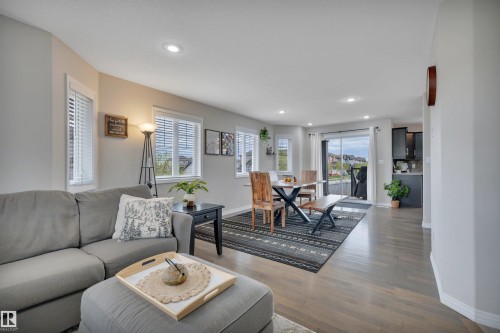 36 Spruce Boulevard, Leduc, AB - Indoor Photo Showing Living Room