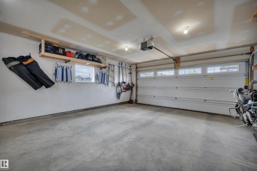 36 Spruce Boulevard, Leduc, AB - Indoor Photo Showing Garage