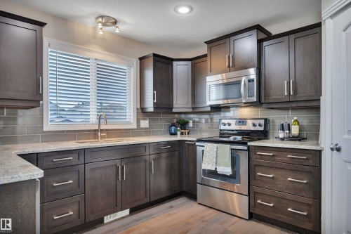 36 Spruce Boulevard, Leduc, AB - Indoor Photo Showing Kitchen With Upgraded Kitchen