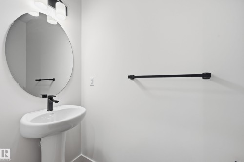 22376 90 Avenue, Edmonton, AB - Indoor Photo Showing Bathroom