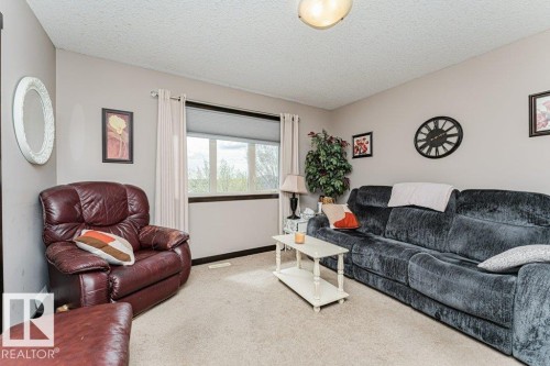 86 Wedgewood Crescent, Fort Saskatchewan, AB - Indoor Photo Showing Living Room