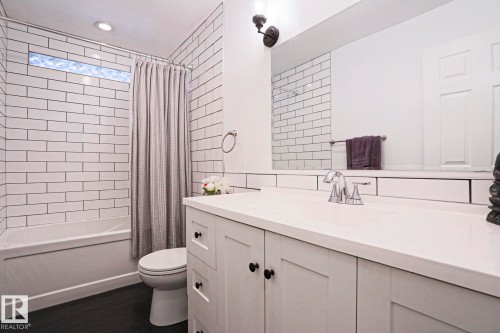 9828 169 Street, Edmonton, AB - Indoor Photo Showing Bathroom