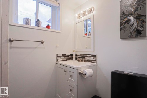 9828 169 Street, Edmonton, AB - Indoor Photo Showing Laundry Room