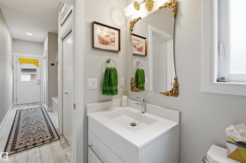 11639 128 Street, Edmonton, AB - Indoor Photo Showing Bathroom