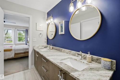 11639 128 Street, Edmonton, AB - Indoor Photo Showing Bathroom