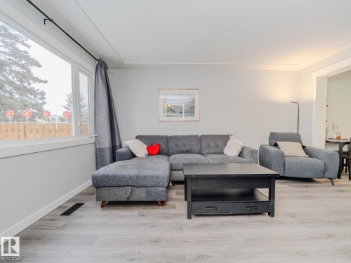 21F Callingwood Court, Edmonton, AB - Indoor Photo Showing Living Room