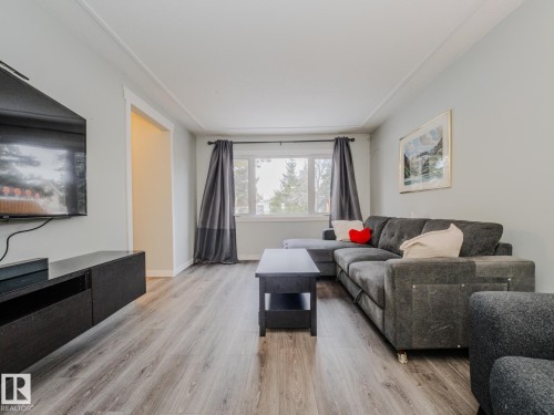 21F Callingwood Court, Edmonton, AB - Indoor Photo Showing Living Room