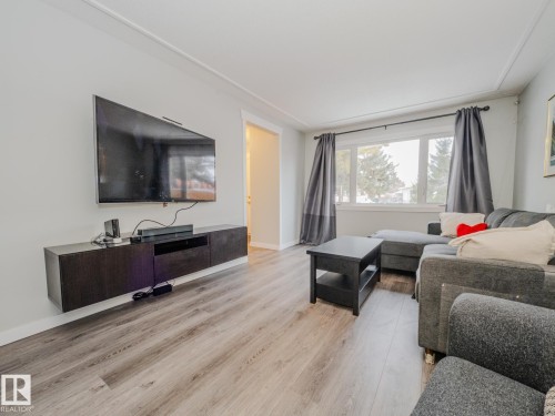 21F Callingwood Court, Edmonton, AB - Indoor Photo Showing Living Room