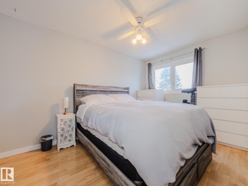21F Callingwood Court, Edmonton, AB - Indoor Photo Showing Bedroom