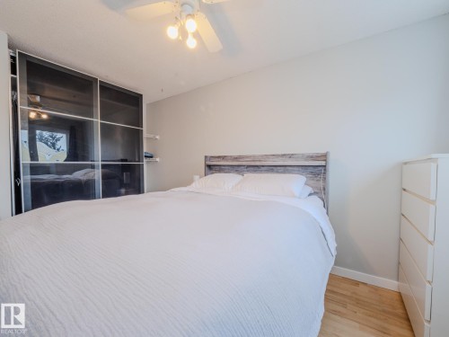 21F Callingwood Court, Edmonton, AB - Indoor Photo Showing Bedroom