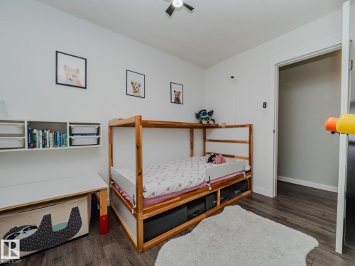 21F Callingwood Court, Edmonton, AB - Indoor Photo Showing Bedroom