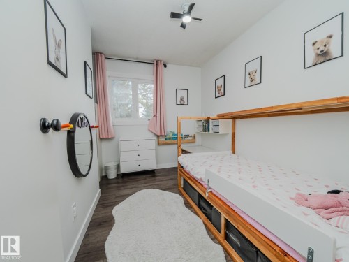21F Callingwood Court, Edmonton, AB - Indoor Photo Showing Bedroom