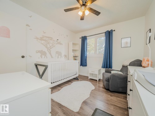 21F Callingwood Court, Edmonton, AB - Indoor Photo Showing Bedroom