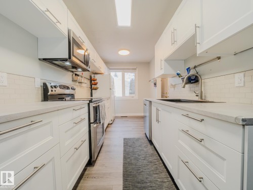 21F Callingwood Court, Edmonton, AB - Indoor Photo Showing Kitchen
