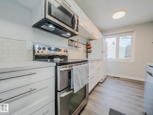 21F Callingwood Court, Edmonton, AB - Indoor Photo Showing Kitchen