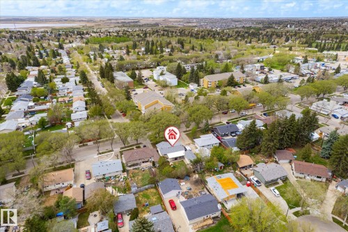 Residential neighborhood with mature tree canopy and varied housing styles - 111 Grosvenor Boulevard, St. Albert, AB - Outdoor With View