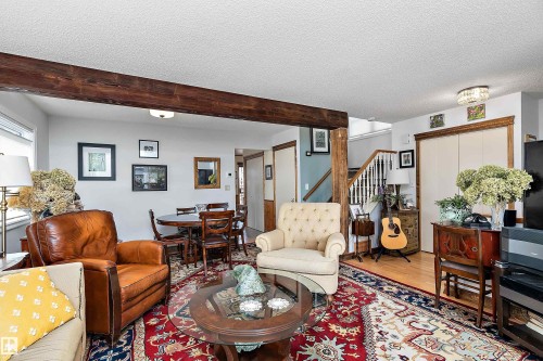 9420 102A Avenue, Edmonton, AB - Indoor Photo Showing Living Room