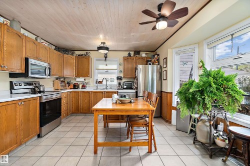 9420 102A Avenue, Edmonton, AB - Indoor Photo Showing Kitchen