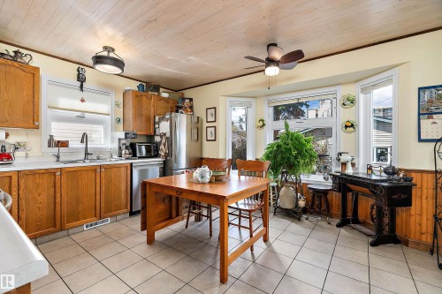 9420 102A Avenue, Edmonton, AB - Indoor