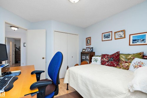 9420 102A Avenue, Edmonton, AB - Indoor Photo Showing Bedroom