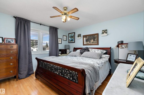9420 102A Avenue, Edmonton, AB - Indoor Photo Showing Bedroom