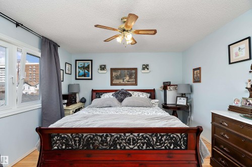 9420 102A Avenue, Edmonton, AB - Indoor Photo Showing Bedroom