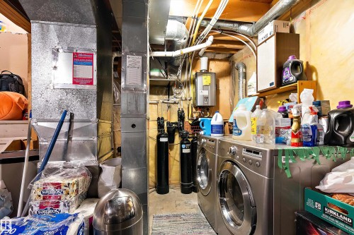 9420 102A Avenue, Edmonton, AB - Indoor Photo Showing Laundry Room