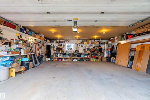 9420 102A Avenue, Edmonton, AB - Indoor Photo Showing Garage