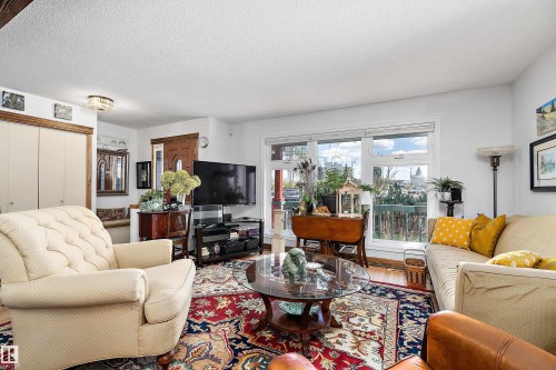 9420 102A Avenue, Edmonton, AB - Indoor Photo Showing Living Room