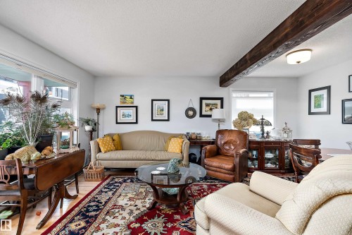 9420 102A Avenue, Edmonton, AB - Indoor Photo Showing Living Room