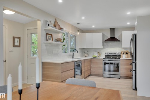 3419 84 Street, Edmonton, AB - Indoor Photo Showing Kitchen With Upgraded Kitchen