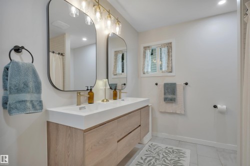 3419 84 Street, Edmonton, AB - Indoor Photo Showing Bathroom
