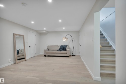 3419 84 Street, Edmonton, AB - Indoor