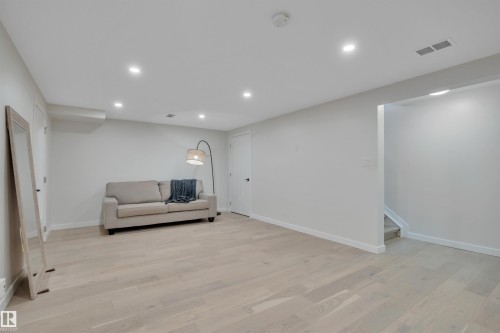 3419 84 Street, Edmonton, AB - Indoor