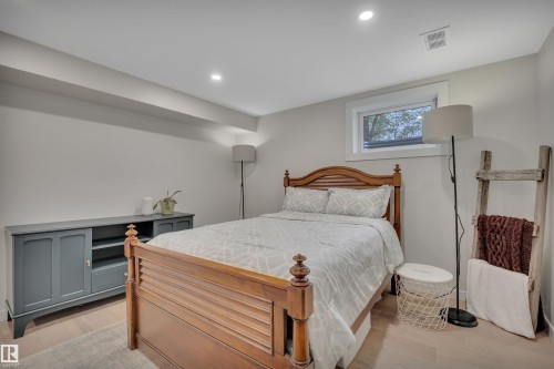 3419 84 Street, Edmonton, AB - Indoor Photo Showing Bedroom
