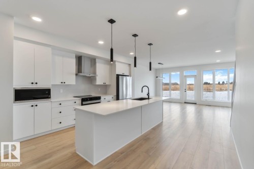 29 Devonshire Drive, Sherwood Park, AB - Indoor Photo Showing Kitchen With Upgraded Kitchen