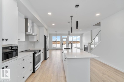 29 Devonshire Drive, Sherwood Park, AB - Indoor Photo Showing Kitchen With Upgraded Kitchen