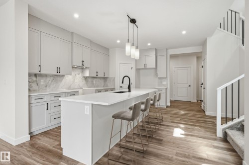 9 Redpoll Wynd, St. Albert, AB - Indoor Photo Showing Kitchen With Upgraded Kitchen