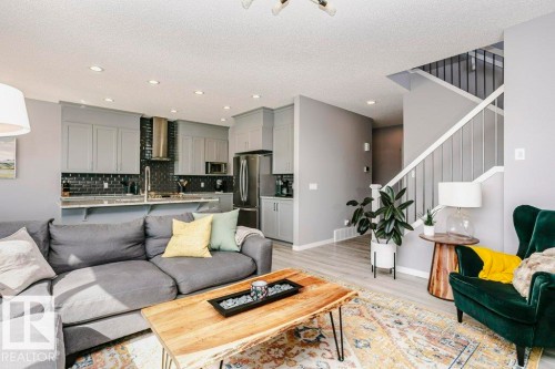 2423 16 Avenue, Edmonton, AB - Indoor Photo Showing Living Room