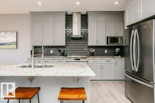 2423 16 Avenue, Edmonton, AB - Indoor Photo Showing Kitchen With Upgraded Kitchen