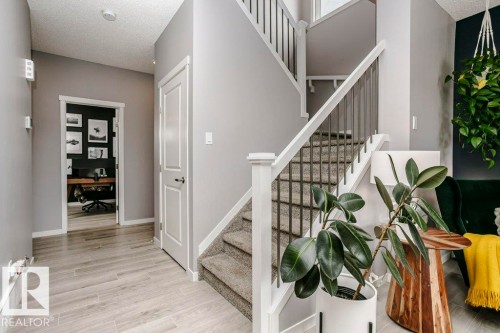 2423 16 Avenue, Edmonton, AB - Indoor Photo Showing Other Room
