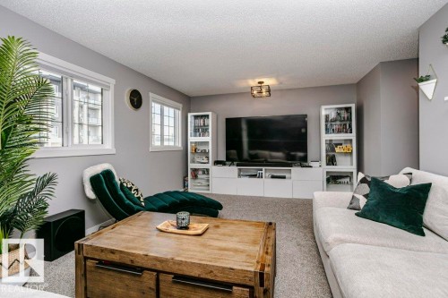 2423 16 Avenue, Edmonton, AB - Indoor Photo Showing Living Room