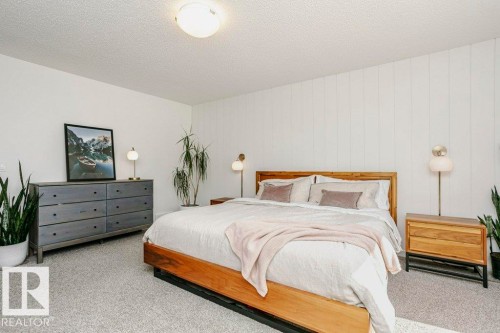 2423 16 Avenue, Edmonton, AB - Indoor Photo Showing Bedroom